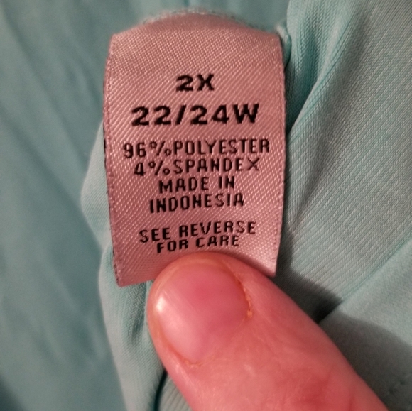 Catherines Sleeveless Top - Picture 3 of 4